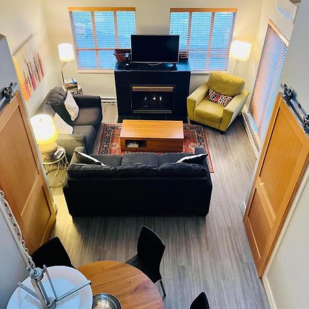Tyndalstone Lodge 3 Bedroom In The Heart Of Village North Whistler Exteriör bild