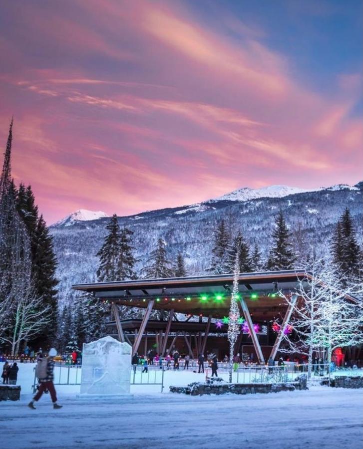 Tyndalstone Lodge 3 Bedroom In The Heart Of Village North Whistler Exteriör bild