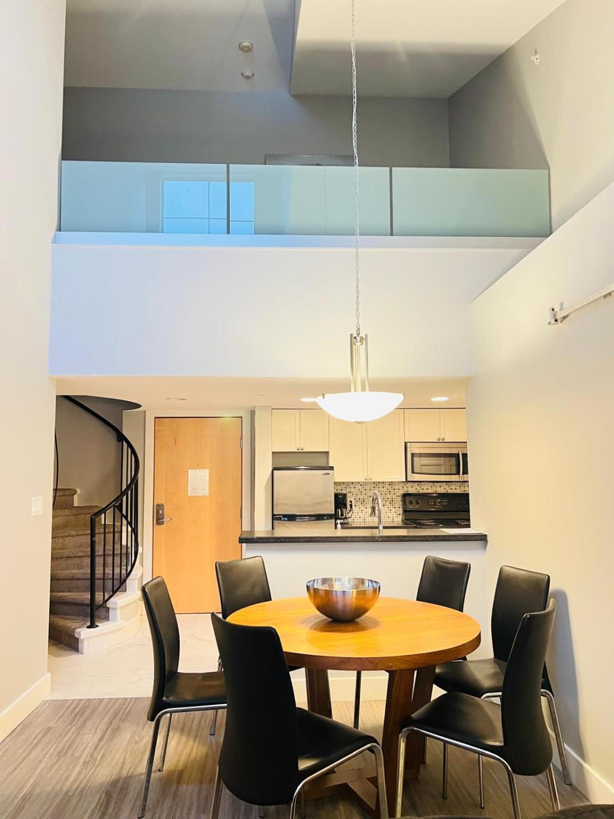 Tyndalstone Lodge 3 Bedroom In The Heart Of Village North Whistler Exteriör bild