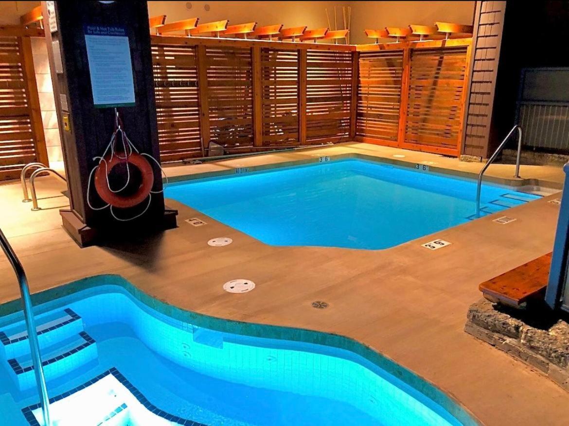Tyndalstone Lodge 3 Bedroom In The Heart Of Village North Whistler Exteriör bild