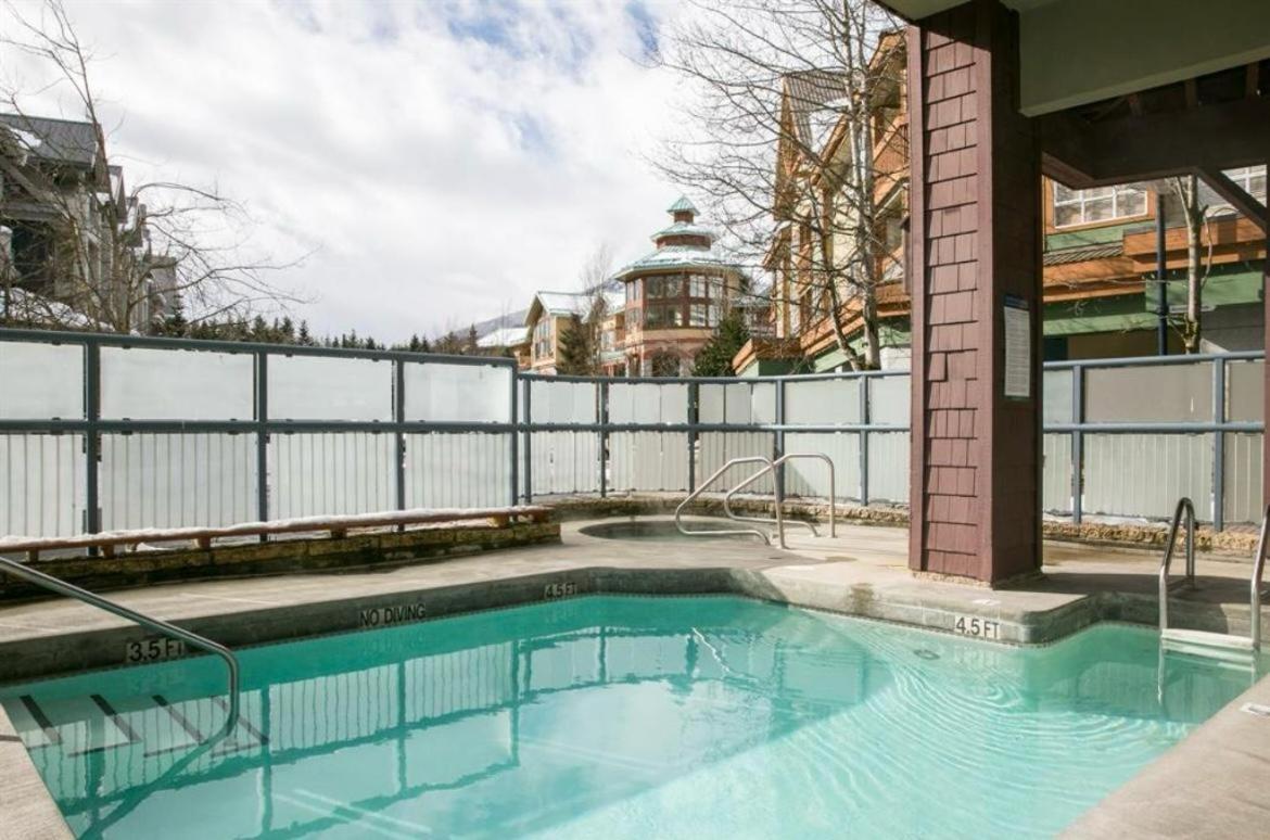 Tyndalstone Lodge 3 Bedroom In The Heart Of Village North Whistler Exteriör bild