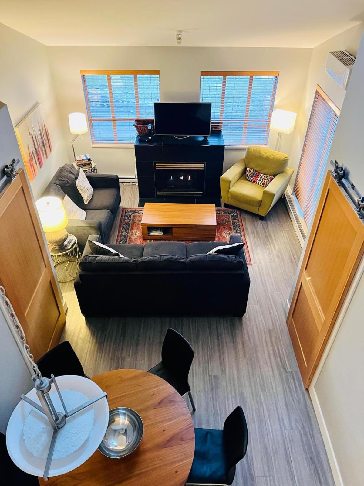 Tyndalstone Lodge 3 Bedroom In The Heart Of Village North Whistler Exteriör bild