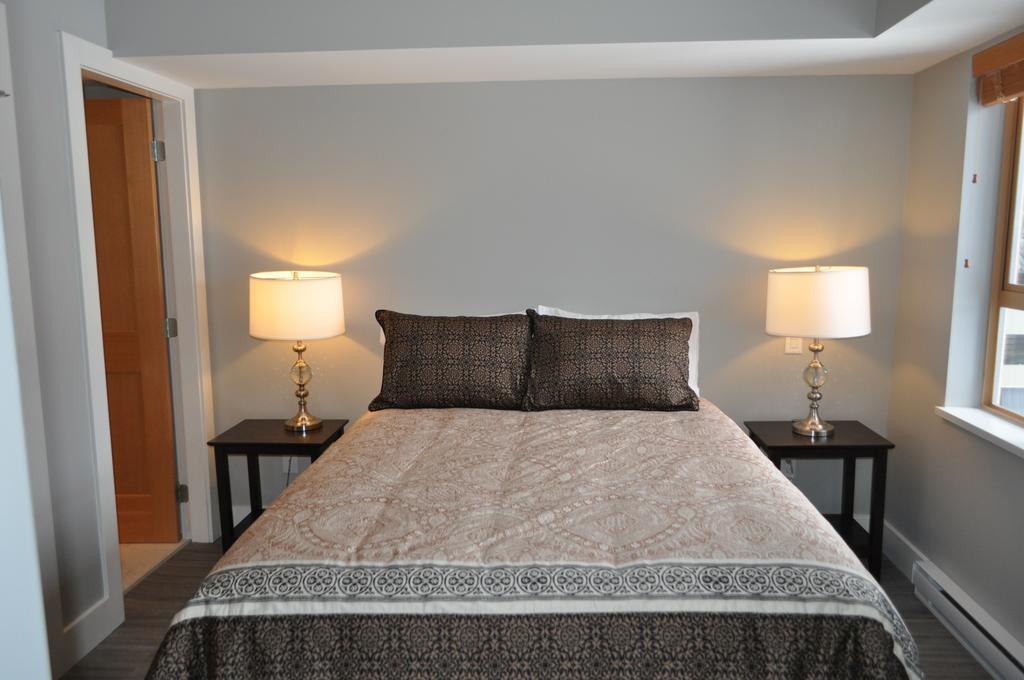 Tyndalstone Lodge 3 Bedroom In The Heart Of Village North Whistler Exteriör bild