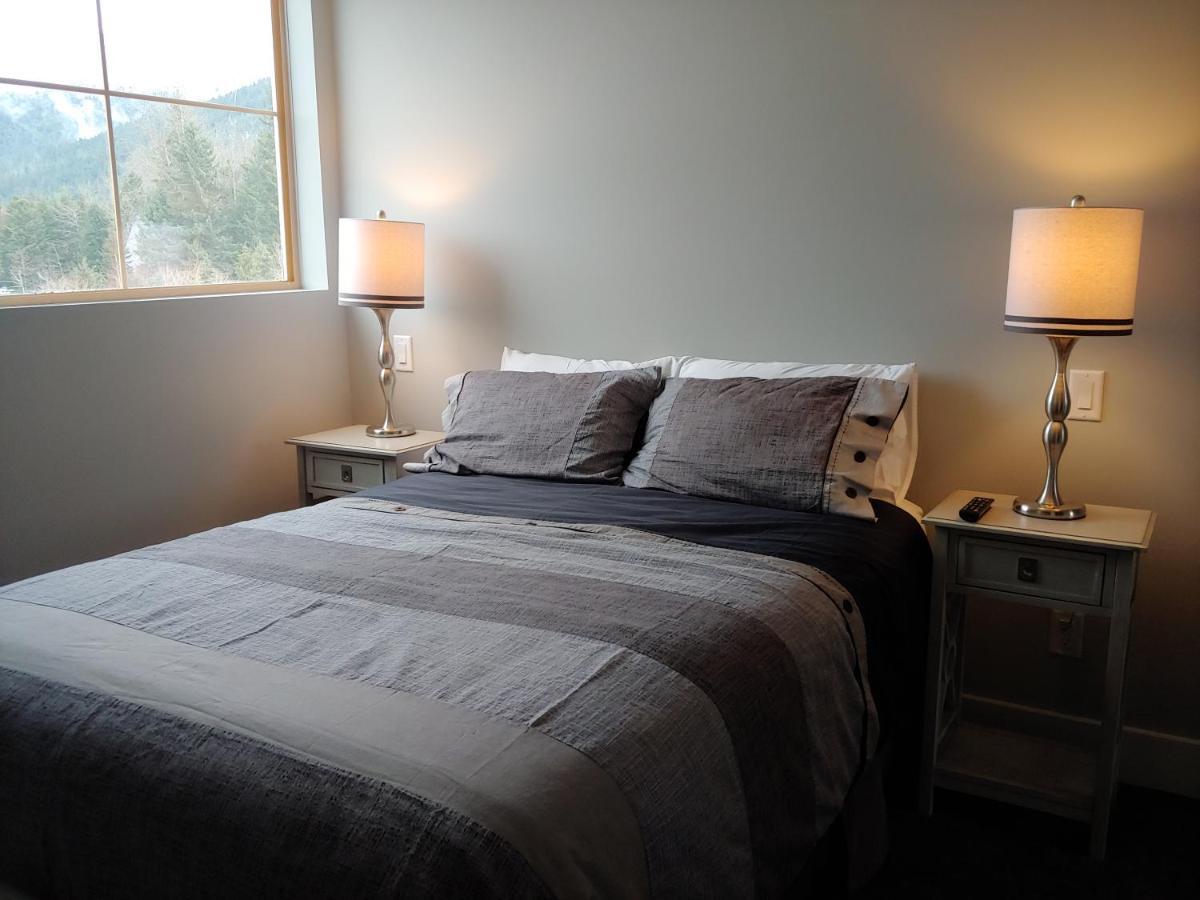 Tyndalstone Lodge 3 Bedroom In The Heart Of Village North Whistler Exteriör bild
