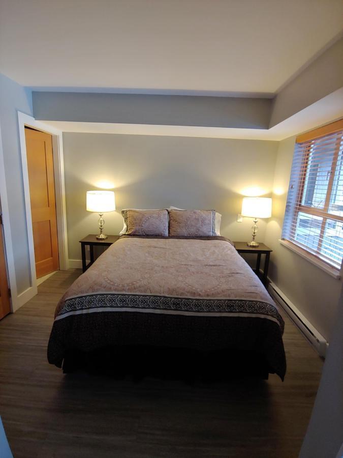 Tyndalstone Lodge 3 Bedroom In The Heart Of Village North Whistler Exteriör bild