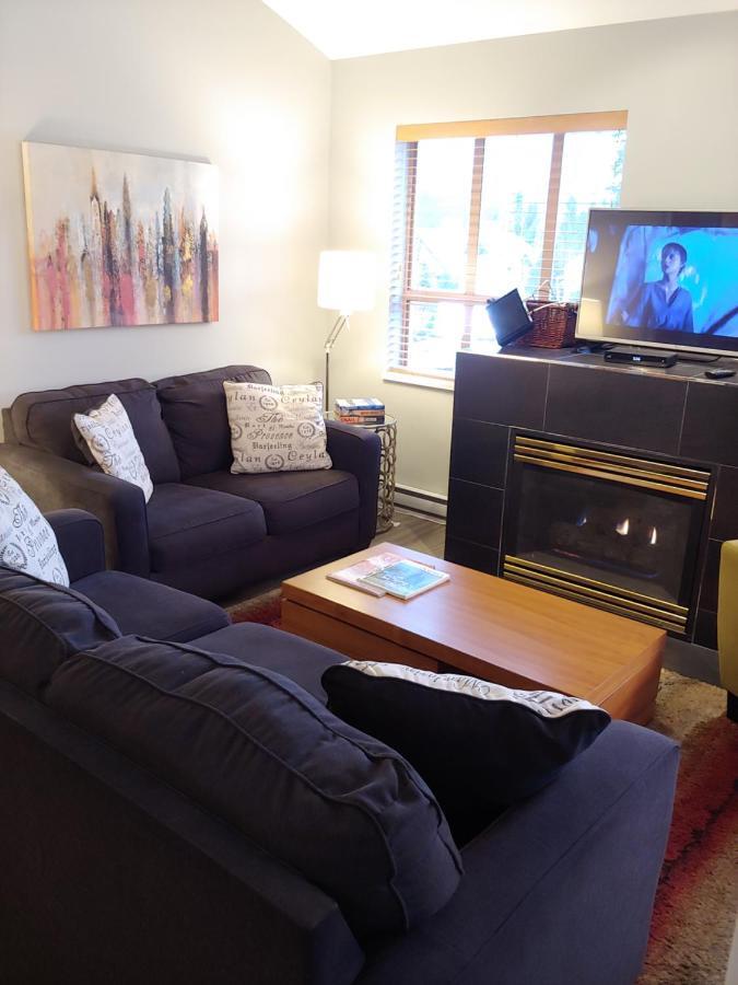 Tyndalstone Lodge 3 Bedroom In The Heart Of Village North Whistler Exteriör bild