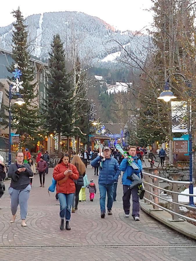 Tyndalstone Lodge 3 Bedroom In The Heart Of Village North Whistler Exteriör bild