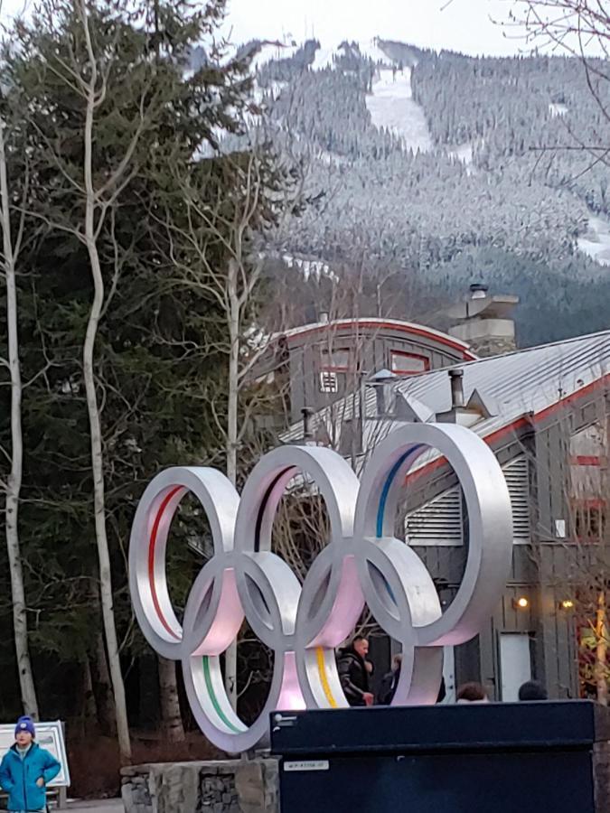Tyndalstone Lodge 3 Bedroom In The Heart Of Village North Whistler Exteriör bild